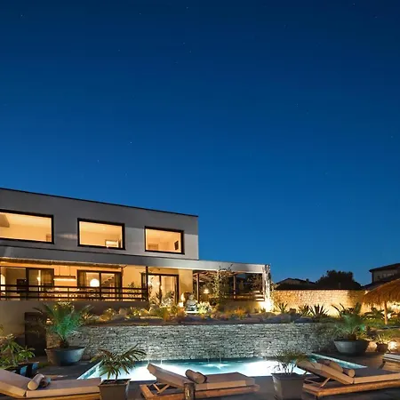Villa Merapi Sveti Lovrec Pazenaticki Exterior photo
